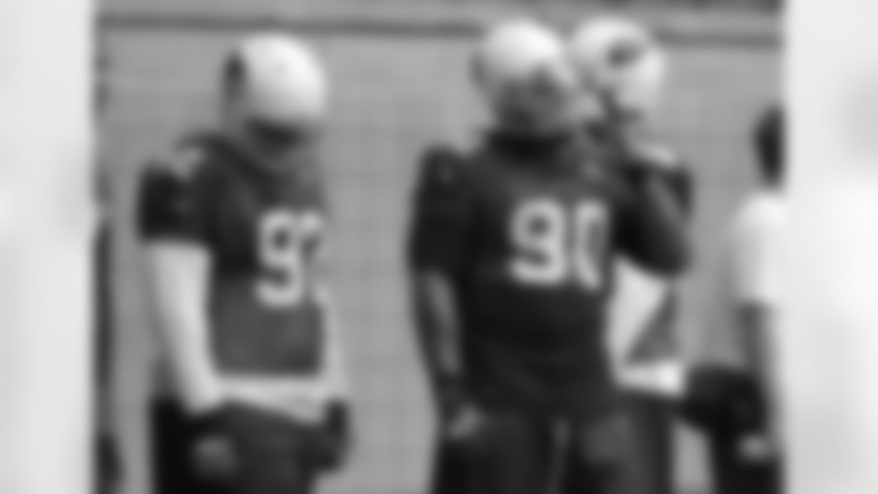 Darnell Dockett adjusts his neck