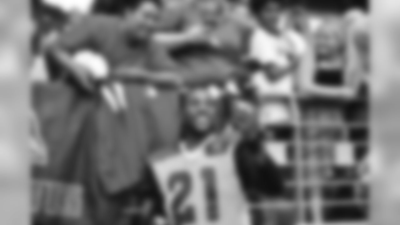 CB Patrick Peterson taking a selfie with a fan