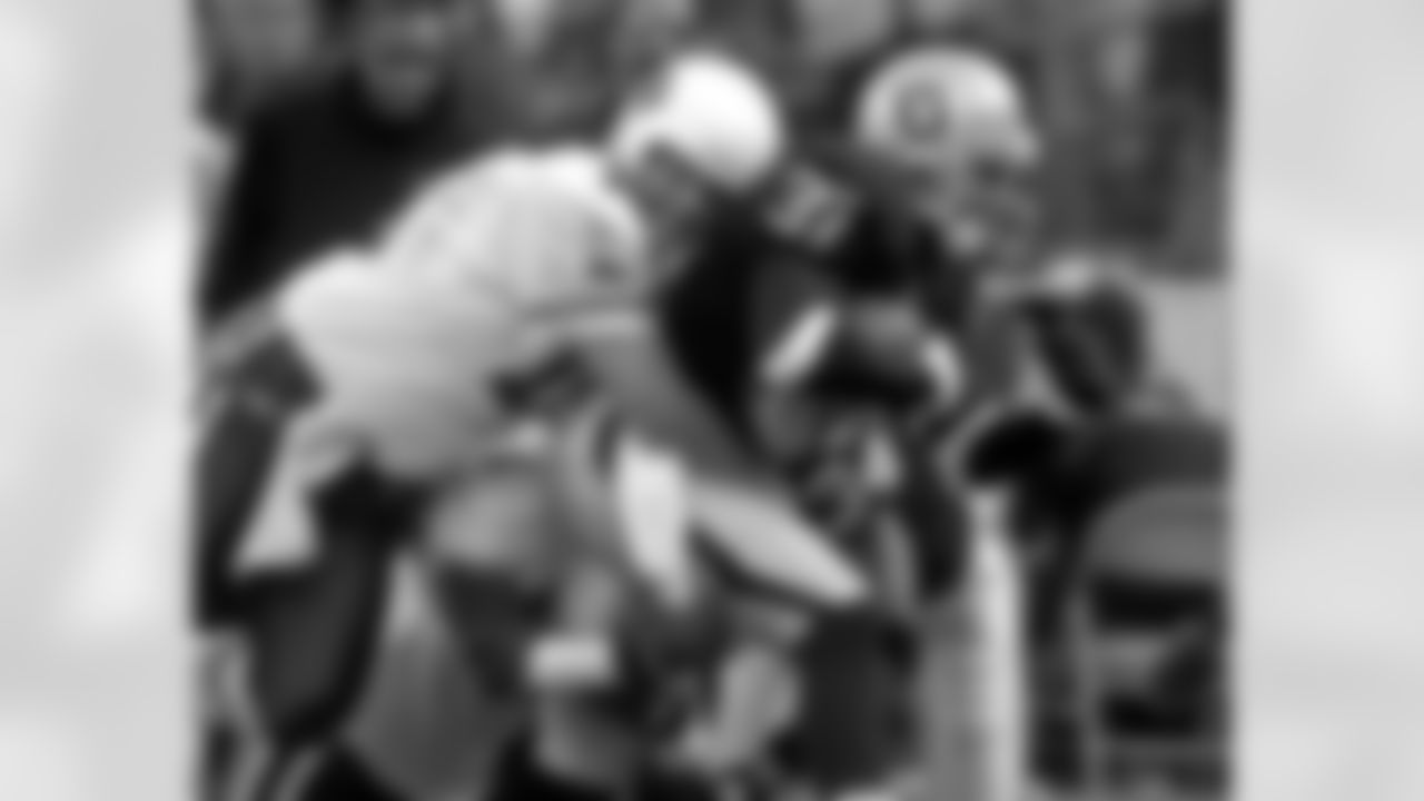 P Scott Player tackles Raiders DB Phillip Buchanon in 2002