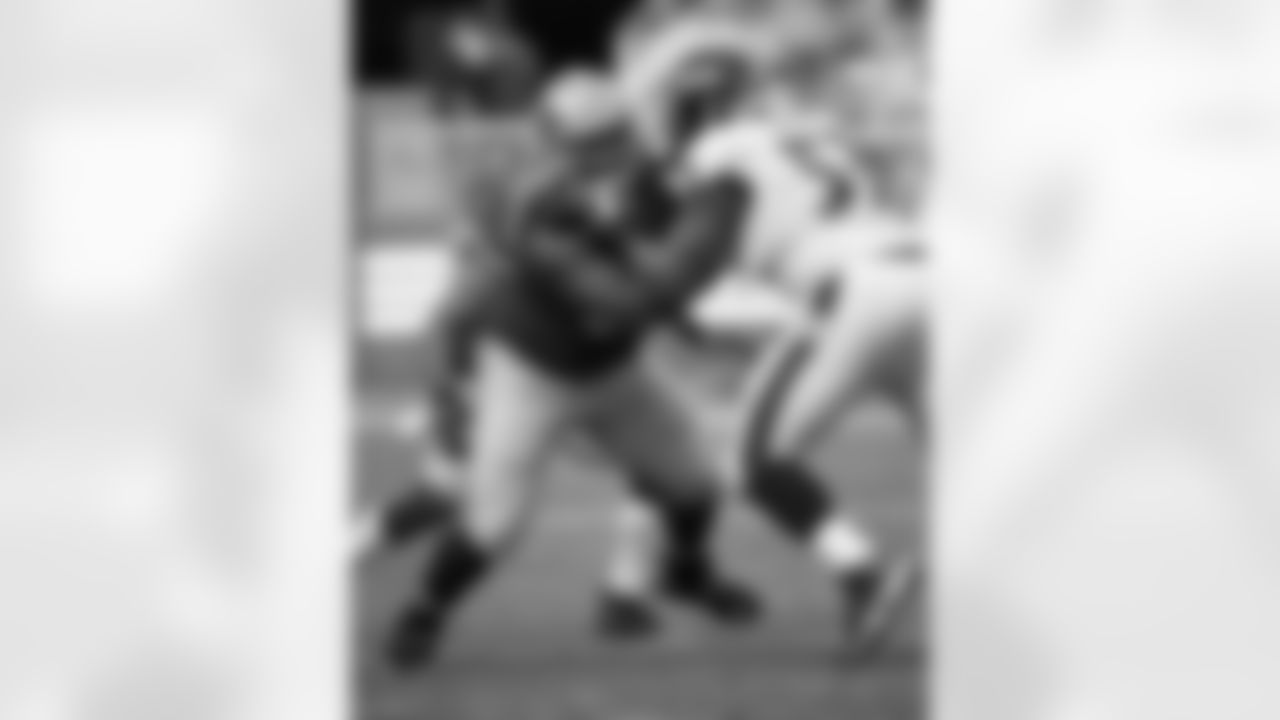 DT Ian Williams