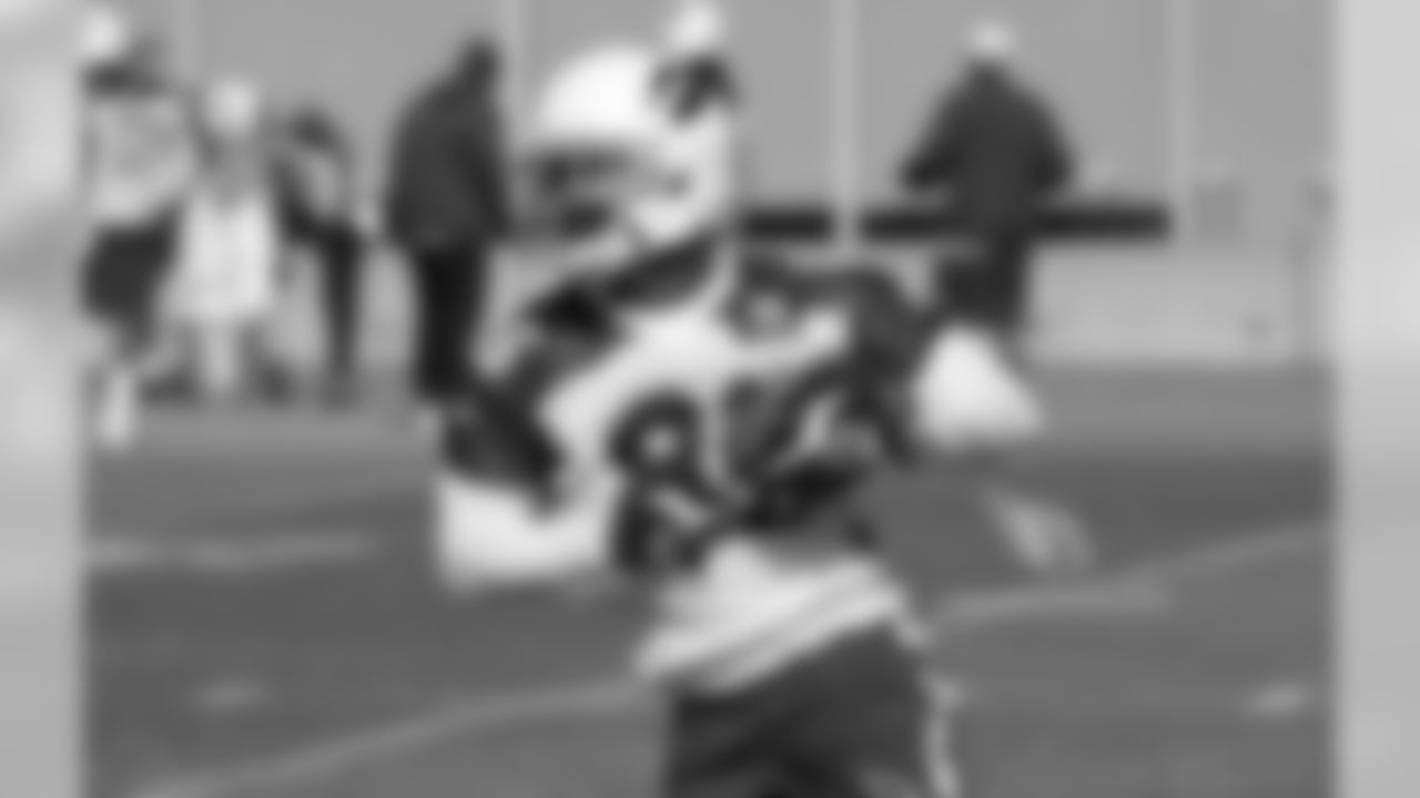 TE Ricky Seals-Jones during the second OTA