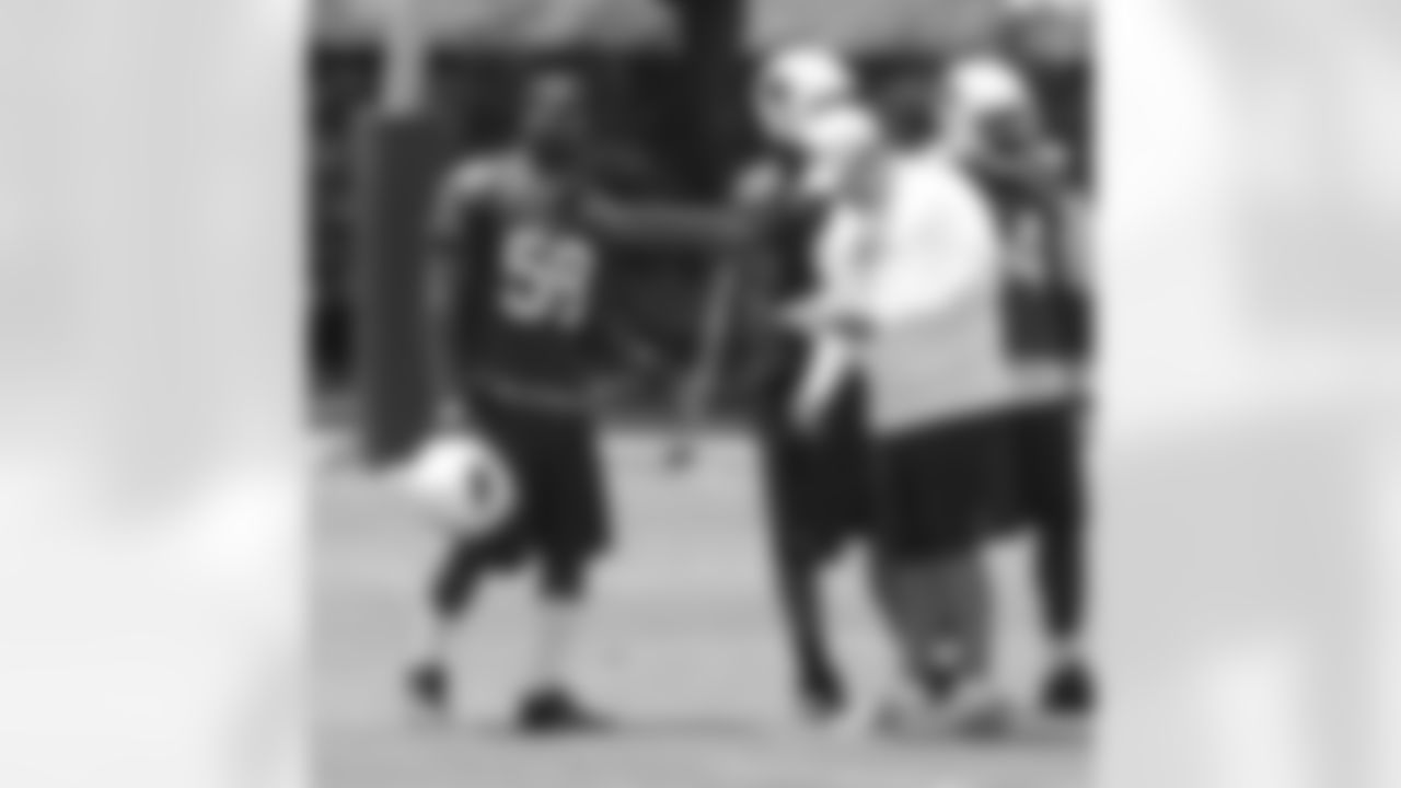 LB Daryl Washington talks to OLB coach James Bettcher