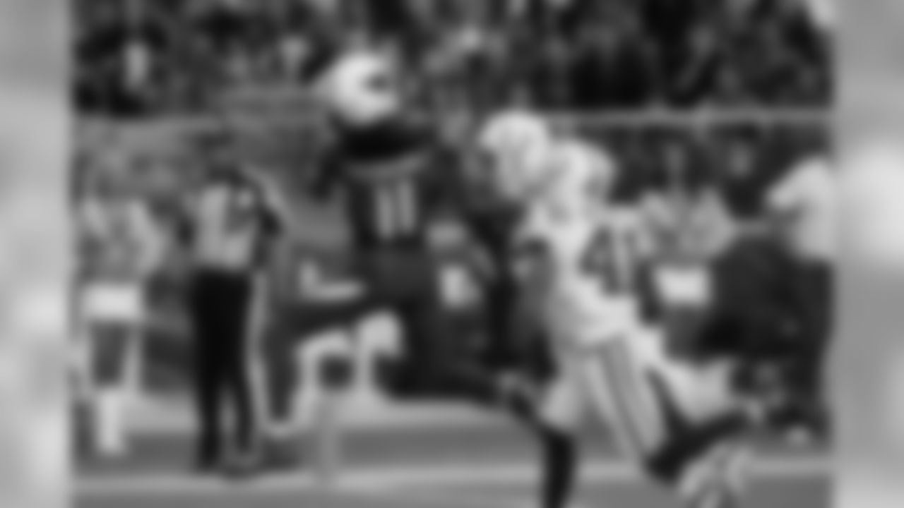 WR Larry Fitzgerald with a touchdown against the Colts.