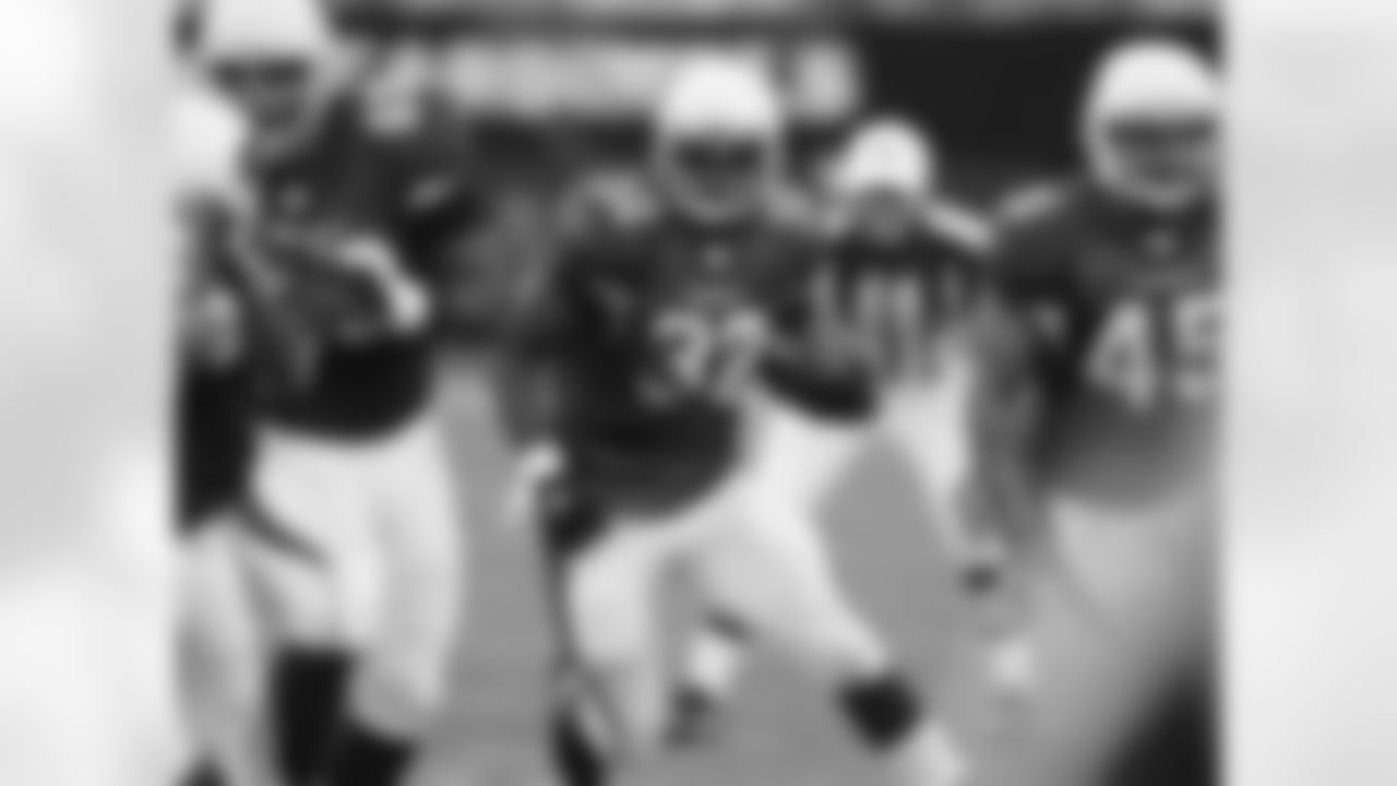 Edgerrin James rushes for a gain