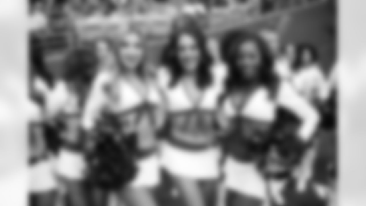 Arizona Cardinals Cheerleaders during the 2022 regular season game between the Arizona Cardinals and the Los Angeles Rams on Sunday, Sept. 25, 2022 in Glendale, AZ.