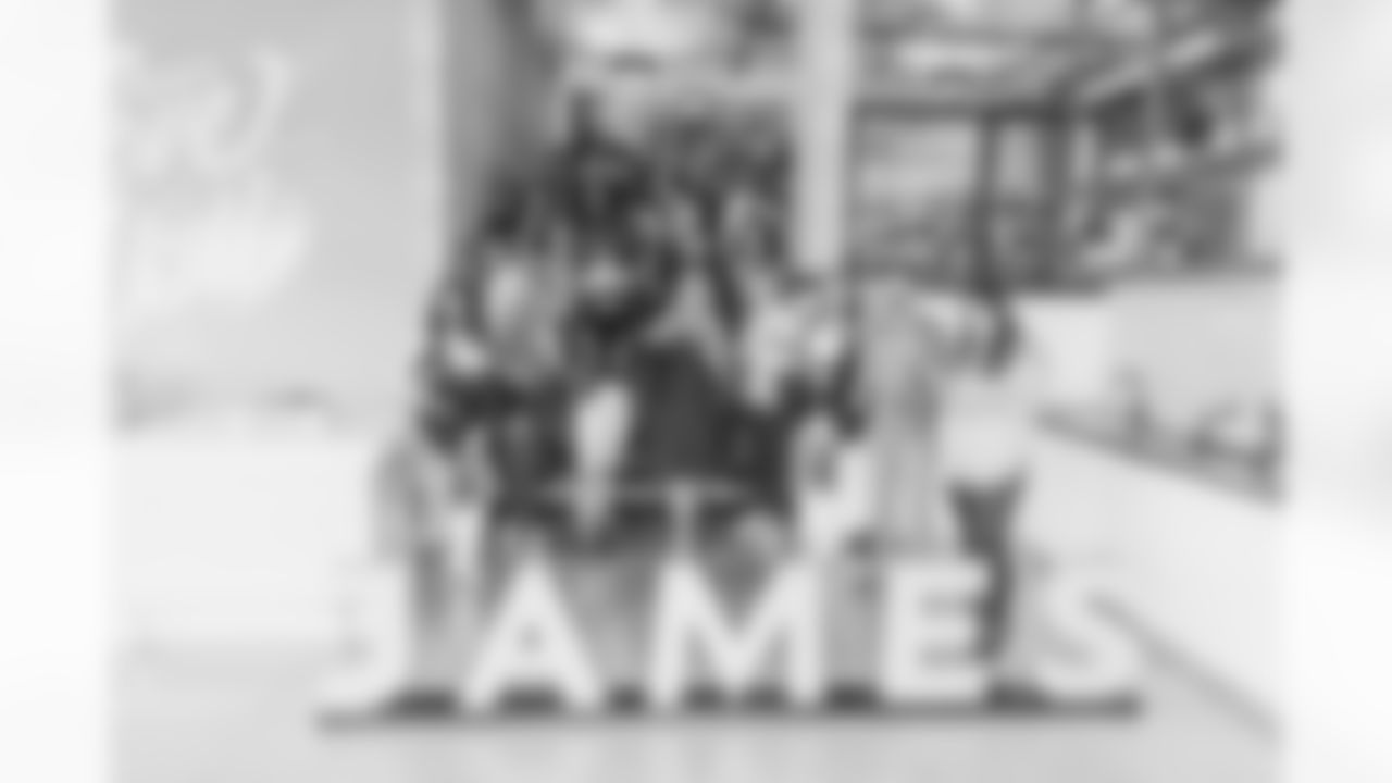 Cardinals_Maxx-Williams_James-Agency_03.28.22-10