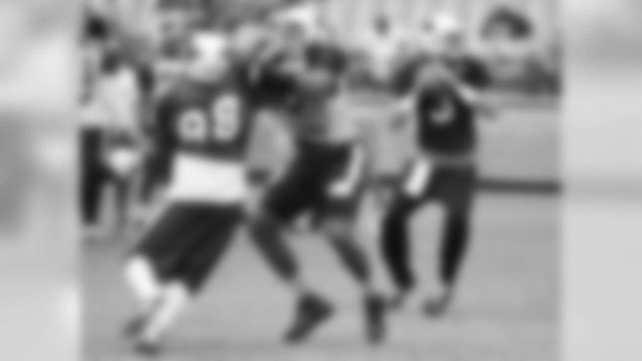 QB Carson sits in the pocket as DE Frostee Rucker rushes