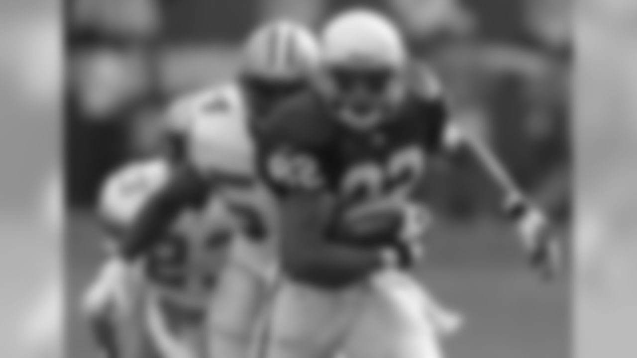 2001: MarTay Jenkins runs with the ball