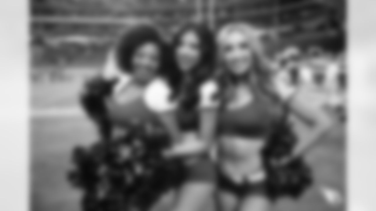 Arizona Cardinals Cheerleaders during the 2022 regular season game between the Arizona Cardinals and the Los Angeles Rams on Sunday, Sept. 25, 2022 in Glendale, AZ.