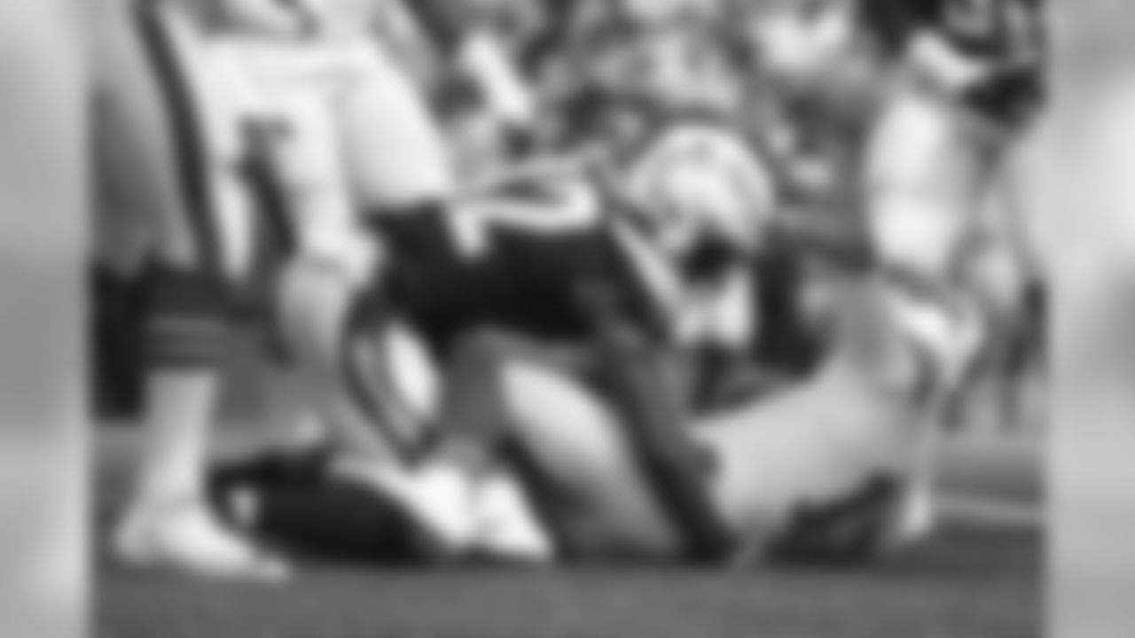 Los Angeles Chargers outside linebacker Uchenna Nwosu