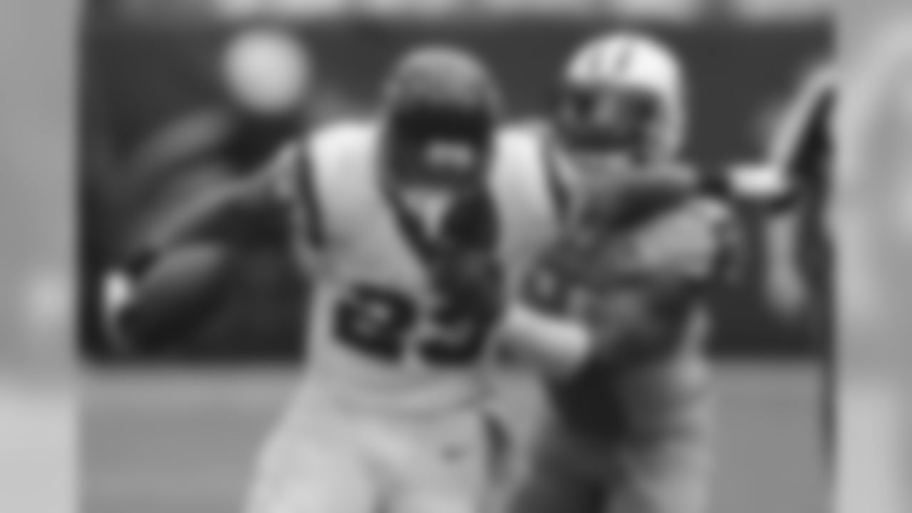LB Zach Brown