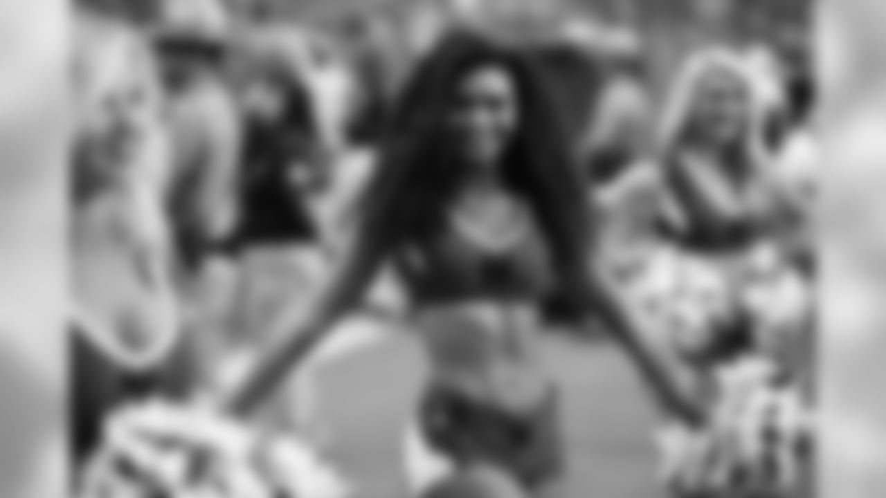 Images of the Cardinals cheerleaders during the Week 4 contest at State Farm Stadium