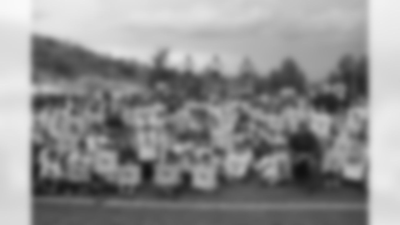 Los Cardenales organizaron un campamento de fútbol americano para jóvenes en Nogales, Sonora, Mx.