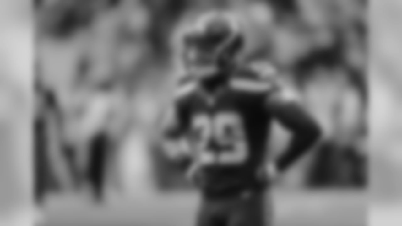 S Earl Thomas