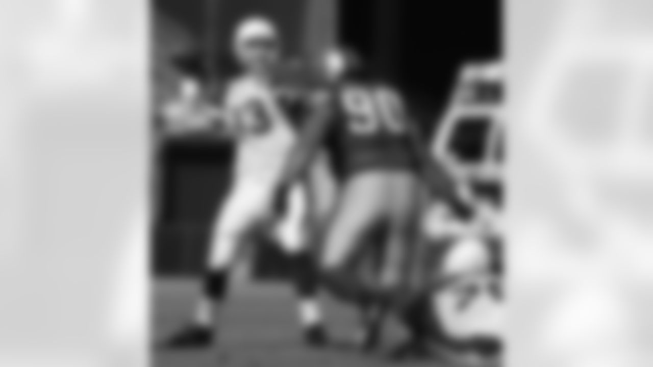 Bombs away for Kurt Warner in the 2008 opener at SF