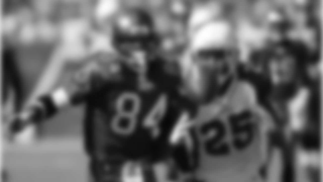 Eric Green breaks up a pass in 2007