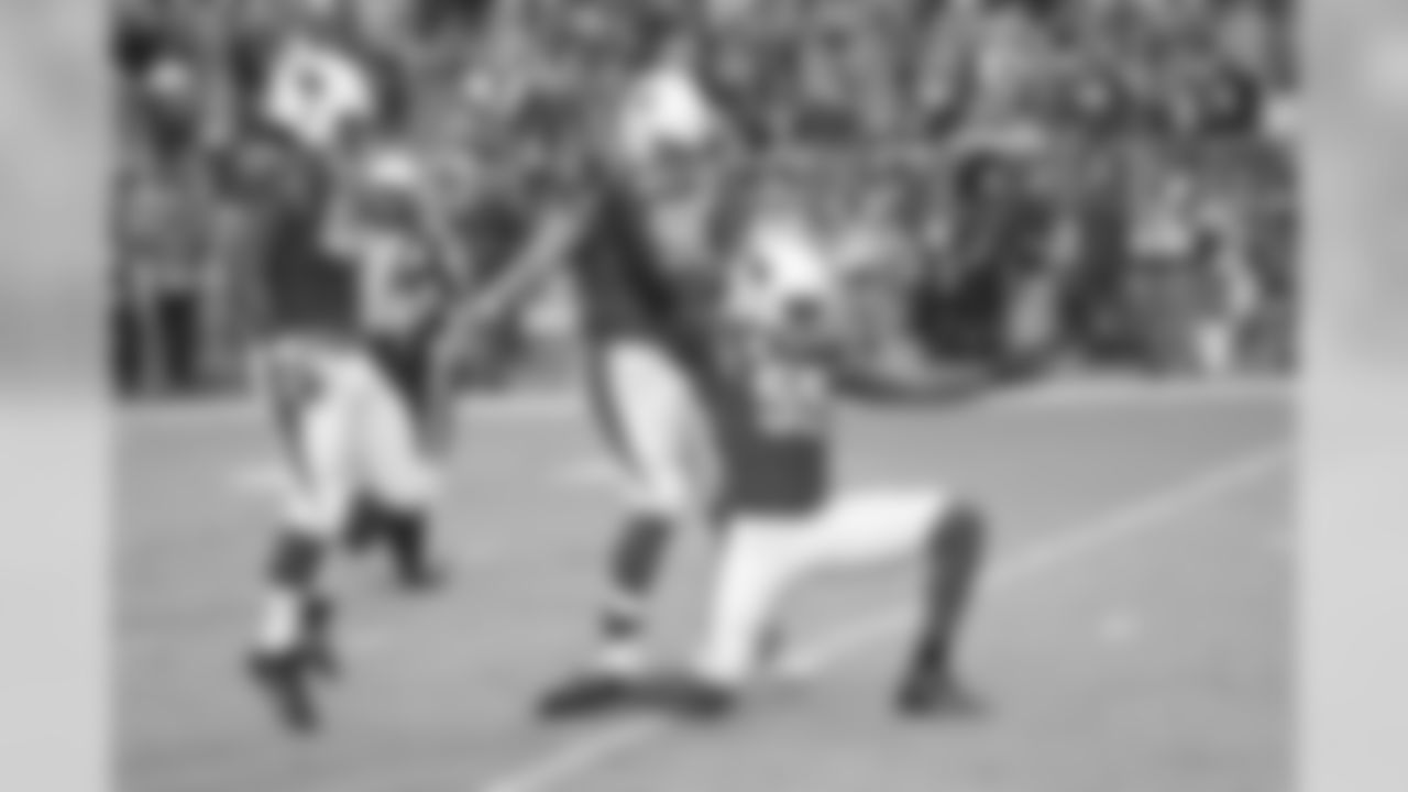 DE Chandler Jones celebrates after getting a sack on Raiders QB Derek Carr