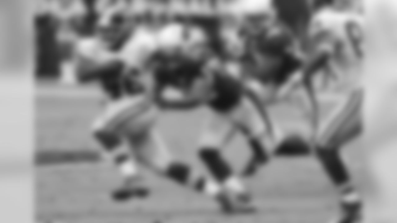 S Tony Jefferson grabs Washington RB Alfred Morris