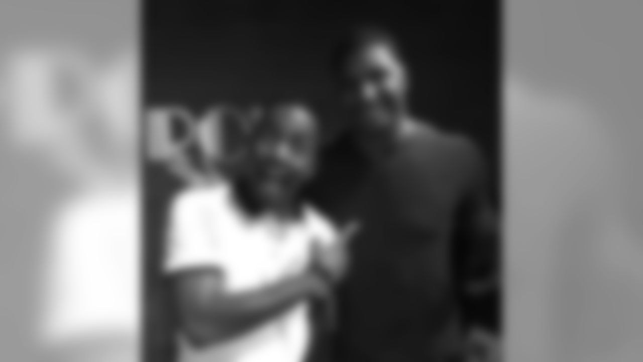 DE Calais Campbell (@ccampbell93) with comedian Bill Bellamy