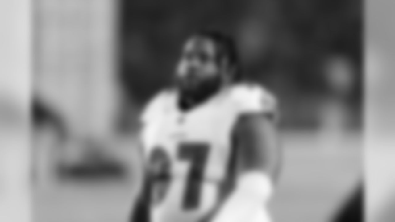Defensive tackle Michael Pierce