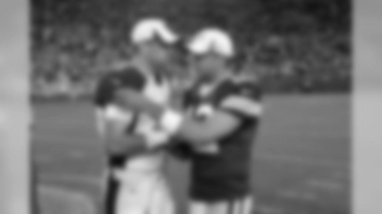 Carson Palmer and Packers QB Aaron Rodgers say hello