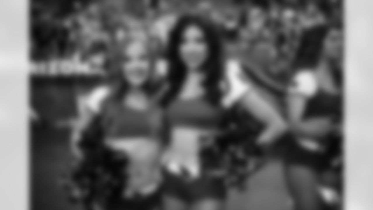 Arizona Cardinals Cheerleaders during the 2022 regular season game between the Arizona Cardinals and the Los Angeles Rams on Sunday, Sept. 25, 2022 in Glendale, AZ.