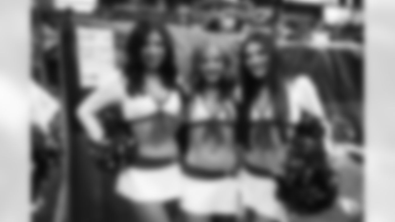 Arizona Cardinals Cheerleaders during the 2022 regular season game between the Arizona Cardinals and the Los Angeles Rams on Sunday, Sept. 25, 2022 in Glendale, AZ.