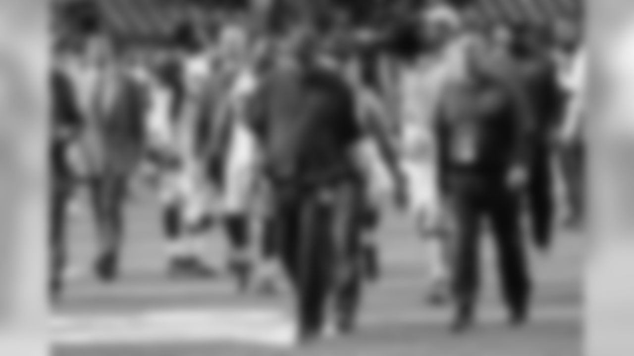 Bruce Arians leaves the field after the loss