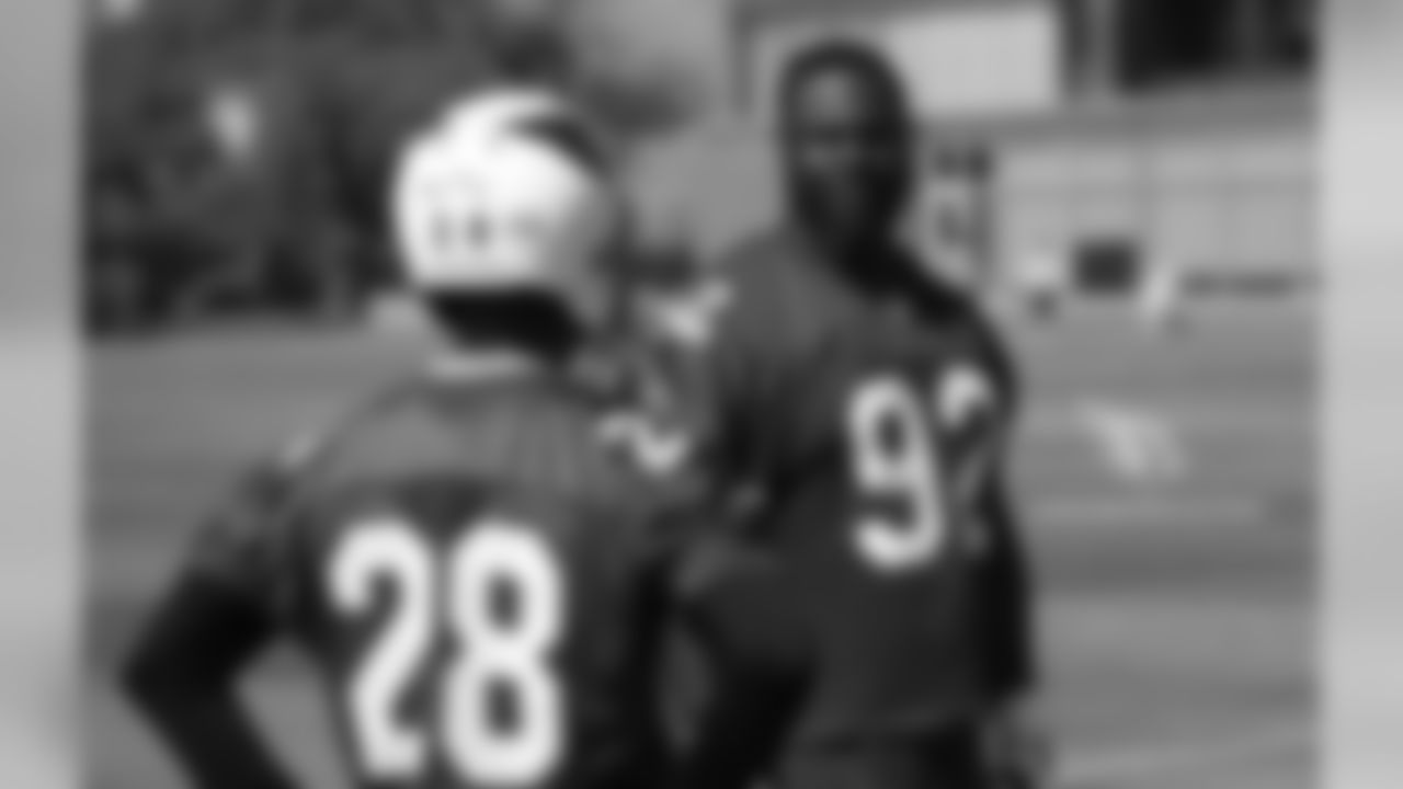 DT Frostee Rucker (92) talks with CB Justin Bethel