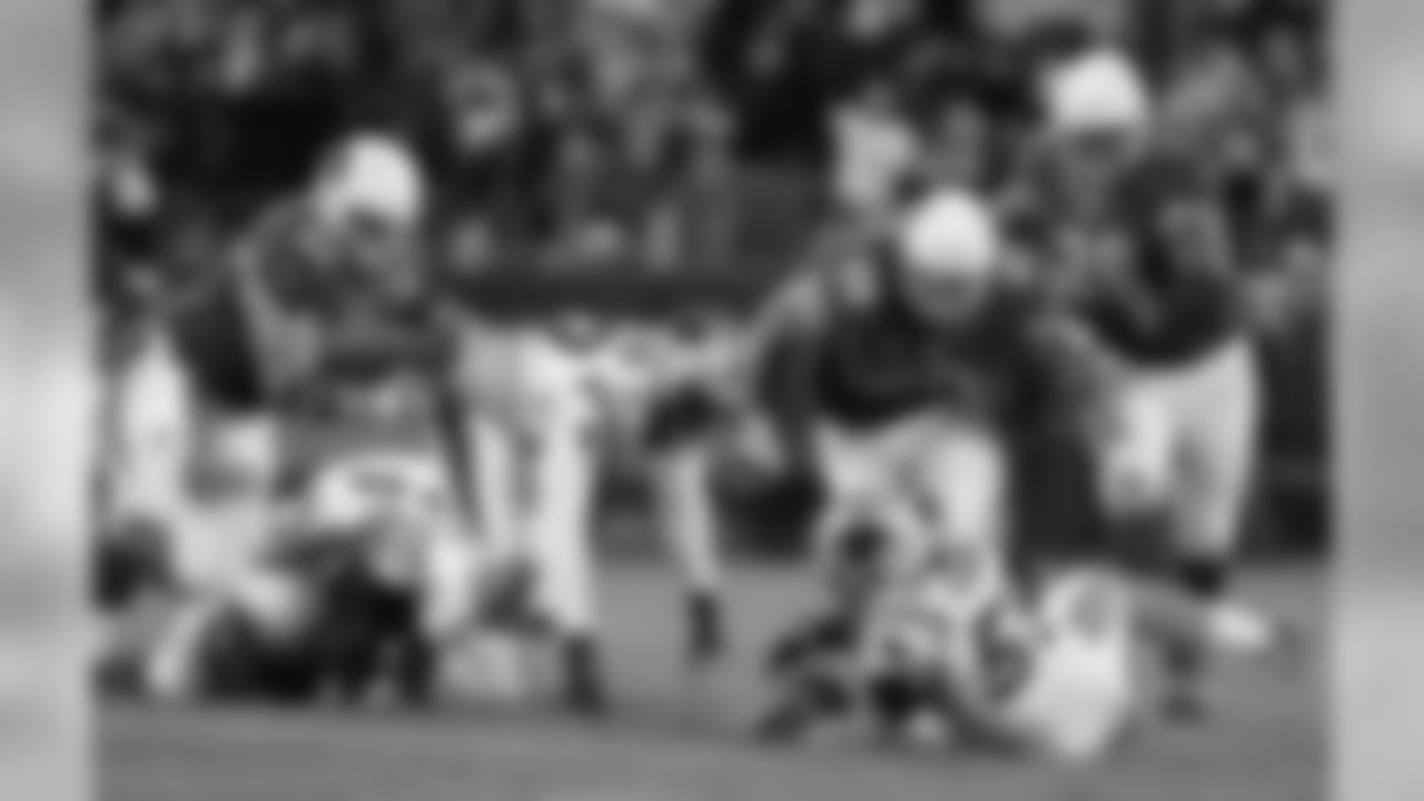 Panthers LB Luke Kuechly recovers a fumble