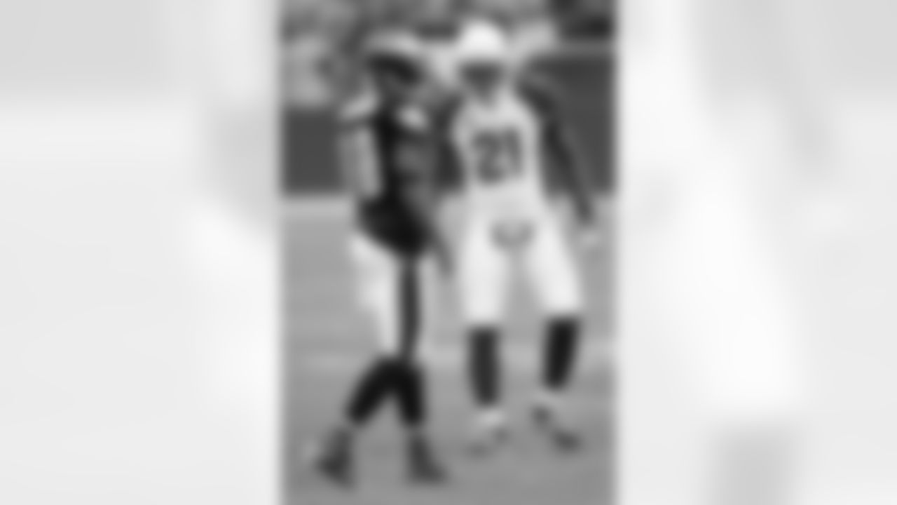 Peterson faces Eagles WR DeSean Jackson