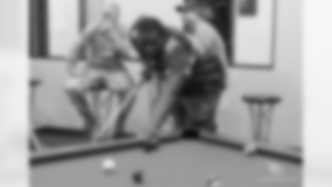 LB Kareem Martin shooting pool
