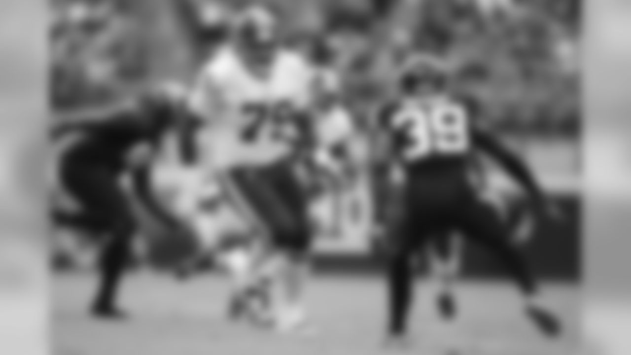 Tackle Ty Nsekhe