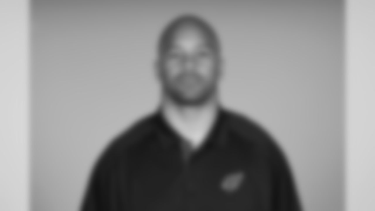 Linebackers coach Larry Foote