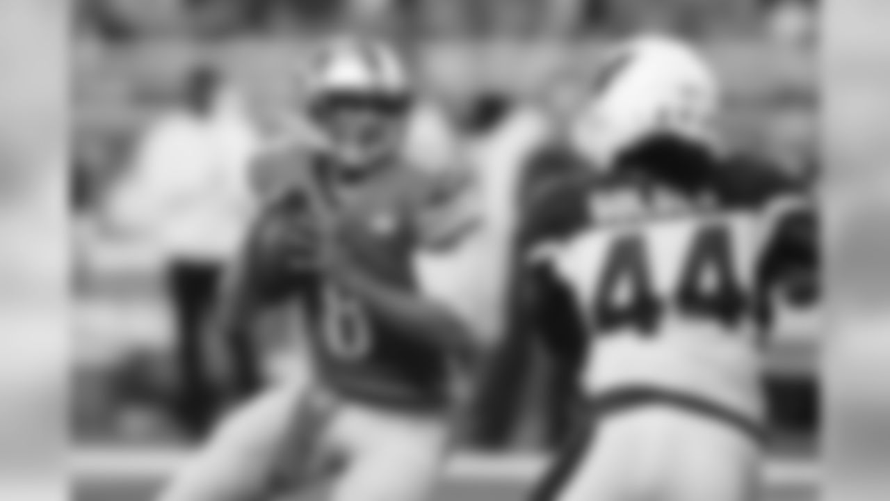 LB Markus Golden comes around the edge