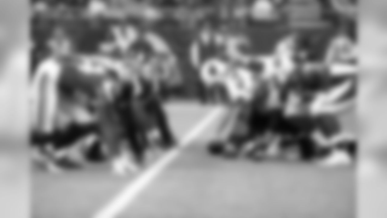 Players get set for a play at the line of scrimmage during the first half of an NFL football game between the Minnesota Vikings and the Arizona Cardinals, Sunday, Oct. 14, 2018, in Minneapolis.