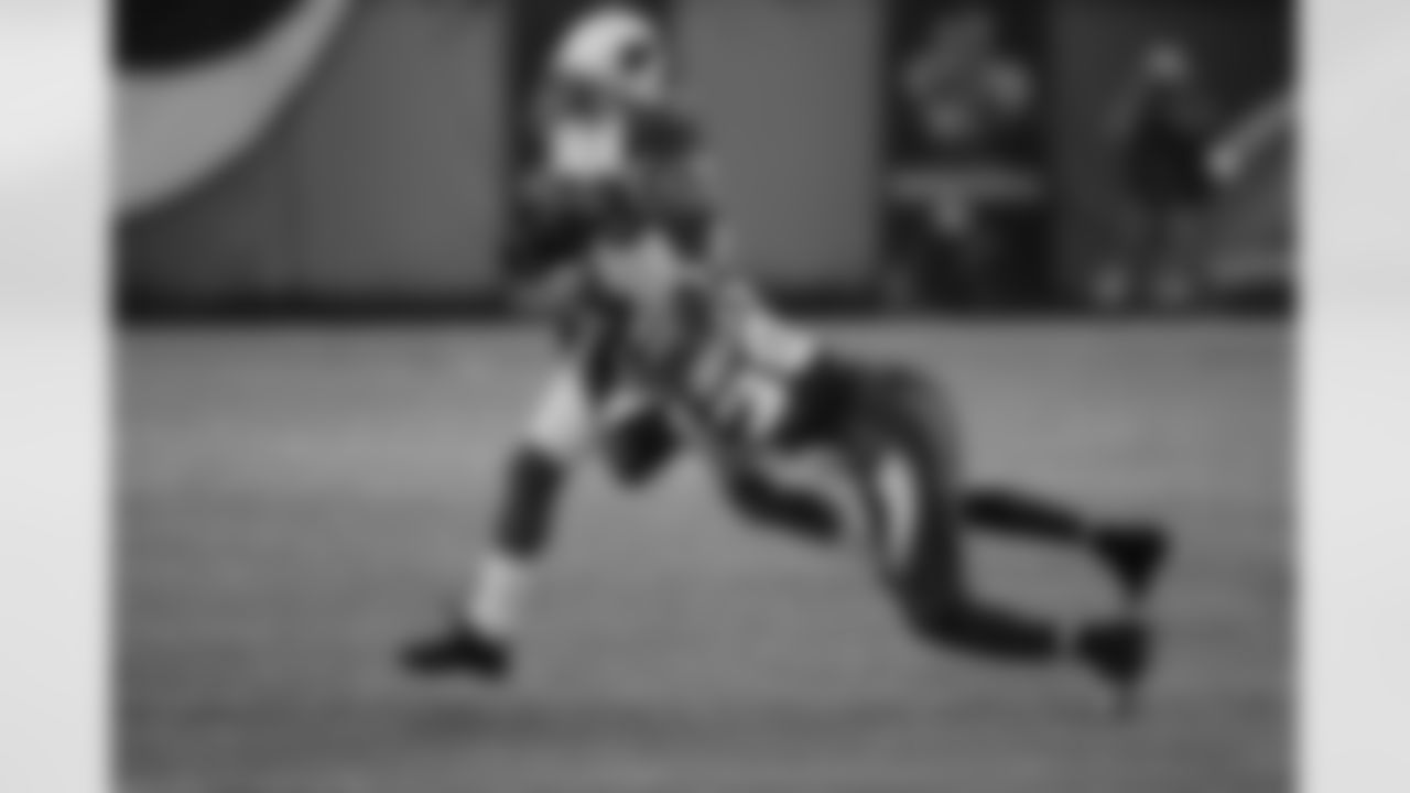 Early Doucet hauls in an Anderson pass