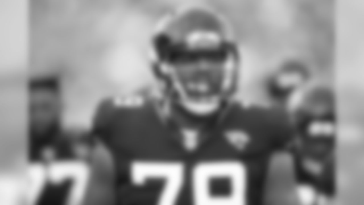 Tackle Corey Robinson