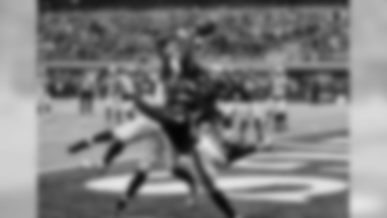 Josh Rosen's pass to TE Ricky Seals-Jones is broken up