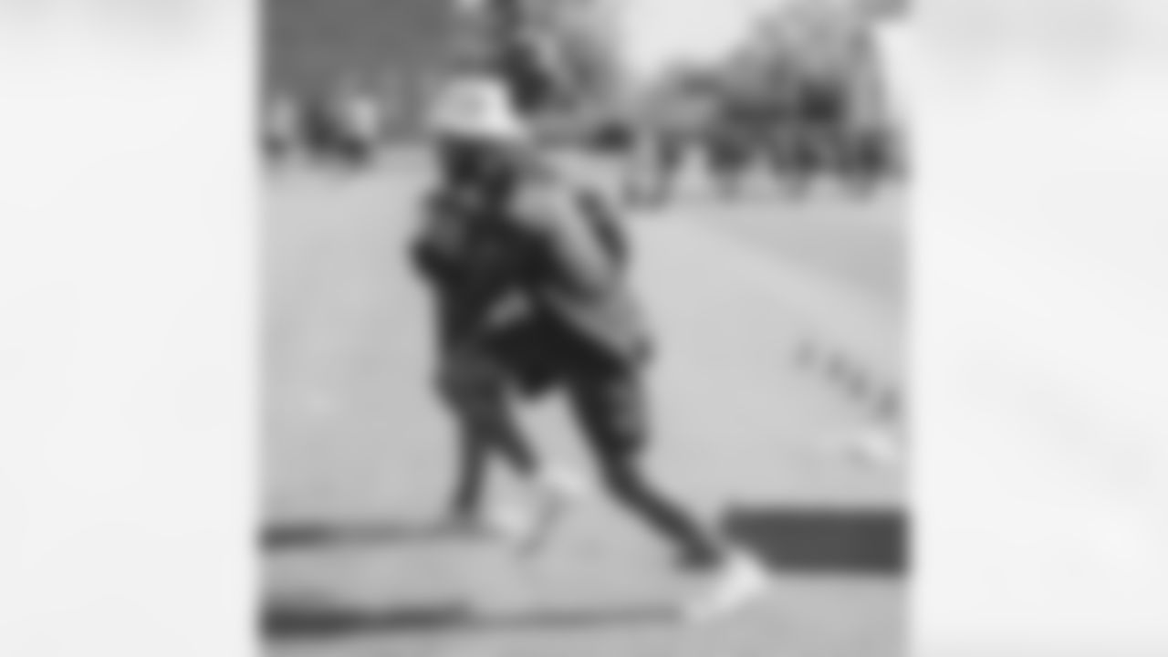 Running back Jonathan Ward