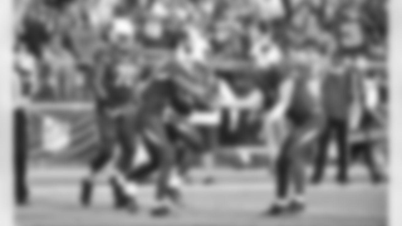 QB Drew Stanton celebrates with WR Michael Floyd after their second scoring connection against the Lions