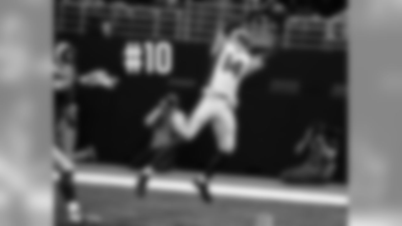 WR J.J. Nelson hauls in a touchdown pass