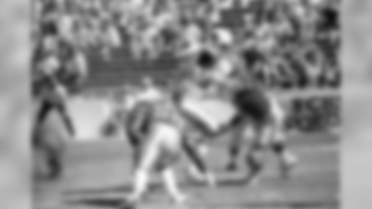 1989 - QB Gary Hogeboom