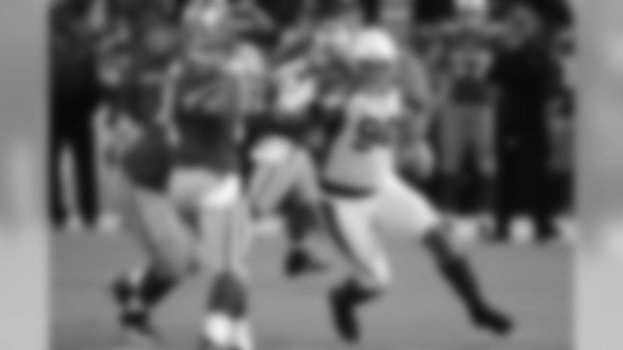 DT Darnell Dockett tries to shake loose in the 2009 game at the 49ers