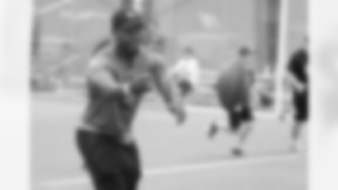 Tossing a ball to his running back