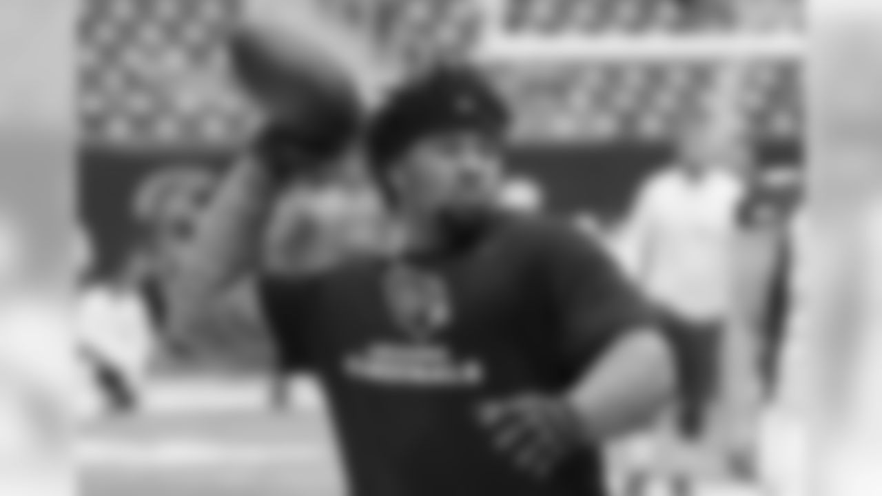 DT Robert Nkemdiche warms up prior to his debut