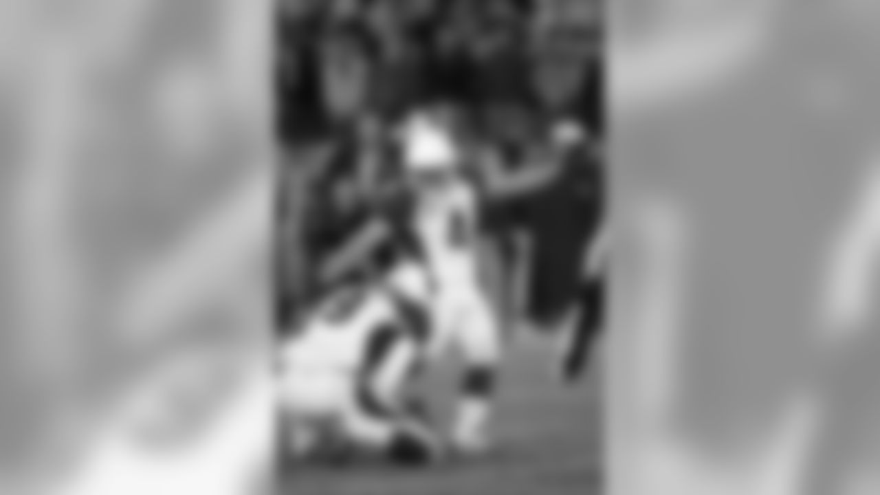 K Jay Feely hits the game-winning field goal against the Titans