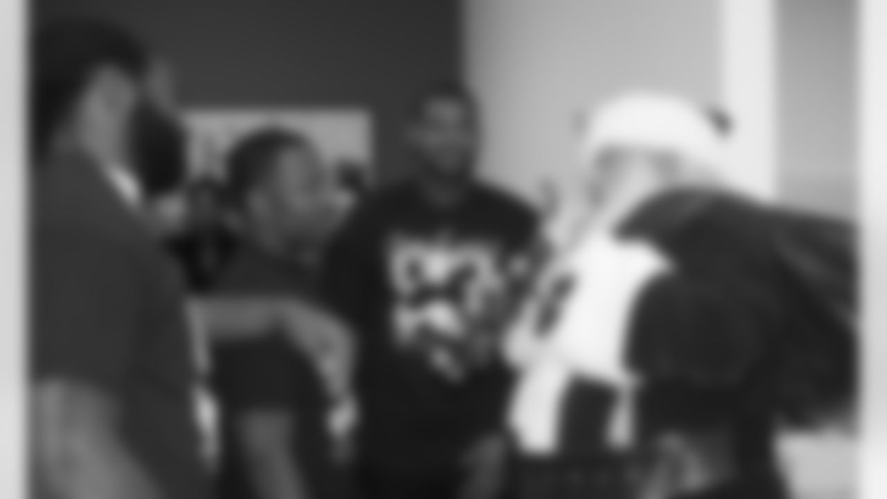 LB Quentin Groves, RB William Powell, DE David Carter