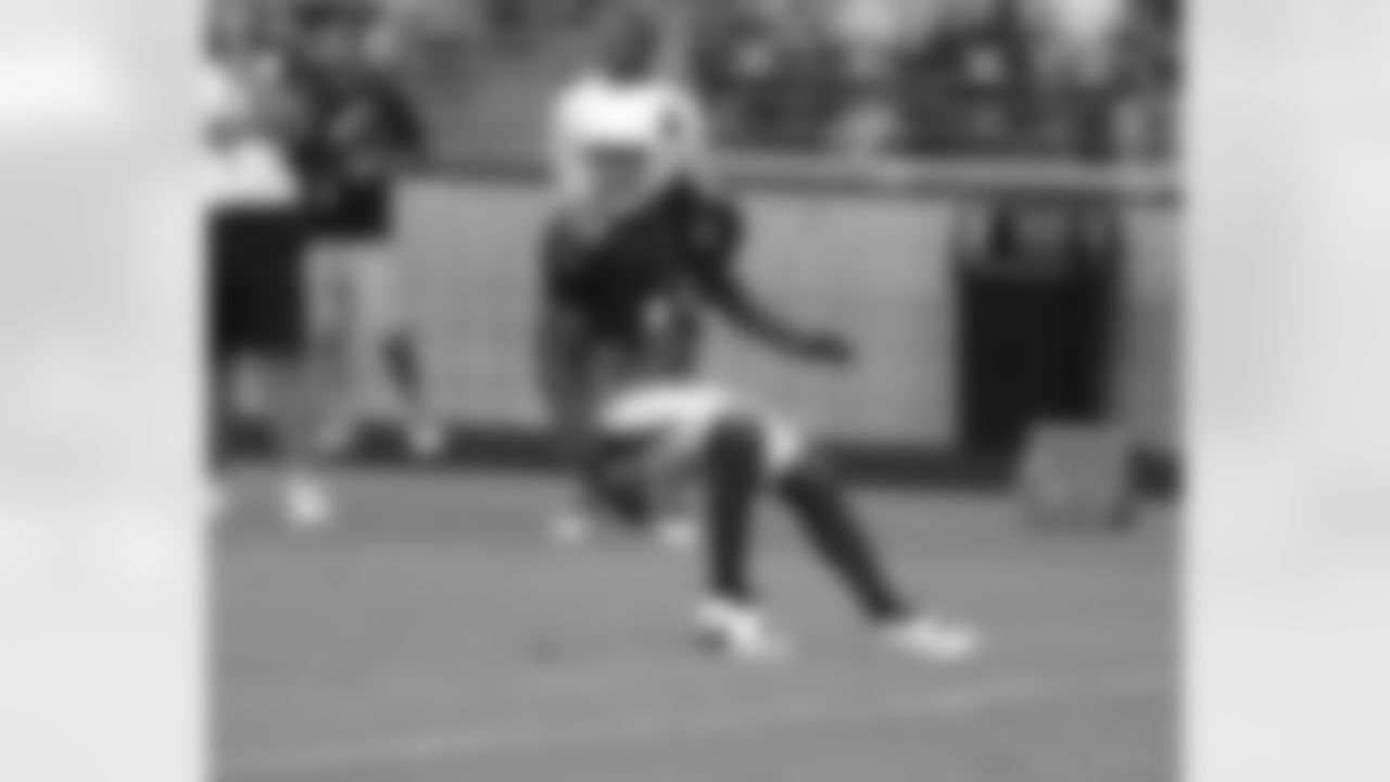 WR Larry Fitzgerald breaks back for the catch