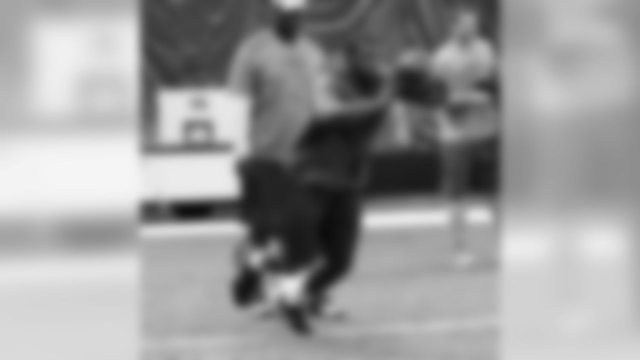 OT Bobby Massie